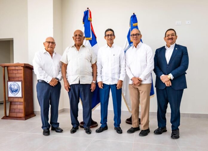 Principal. Ricardo Barcelo, Ivan Rondón, Juan Antonio Morales, Ruben Cruz Ubiera y Cristobal Castillo.